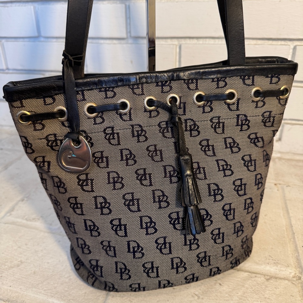 Dooney & Bourke Signature Logo Bucket Bag Black Leather Strap Shoulder Bag Purse